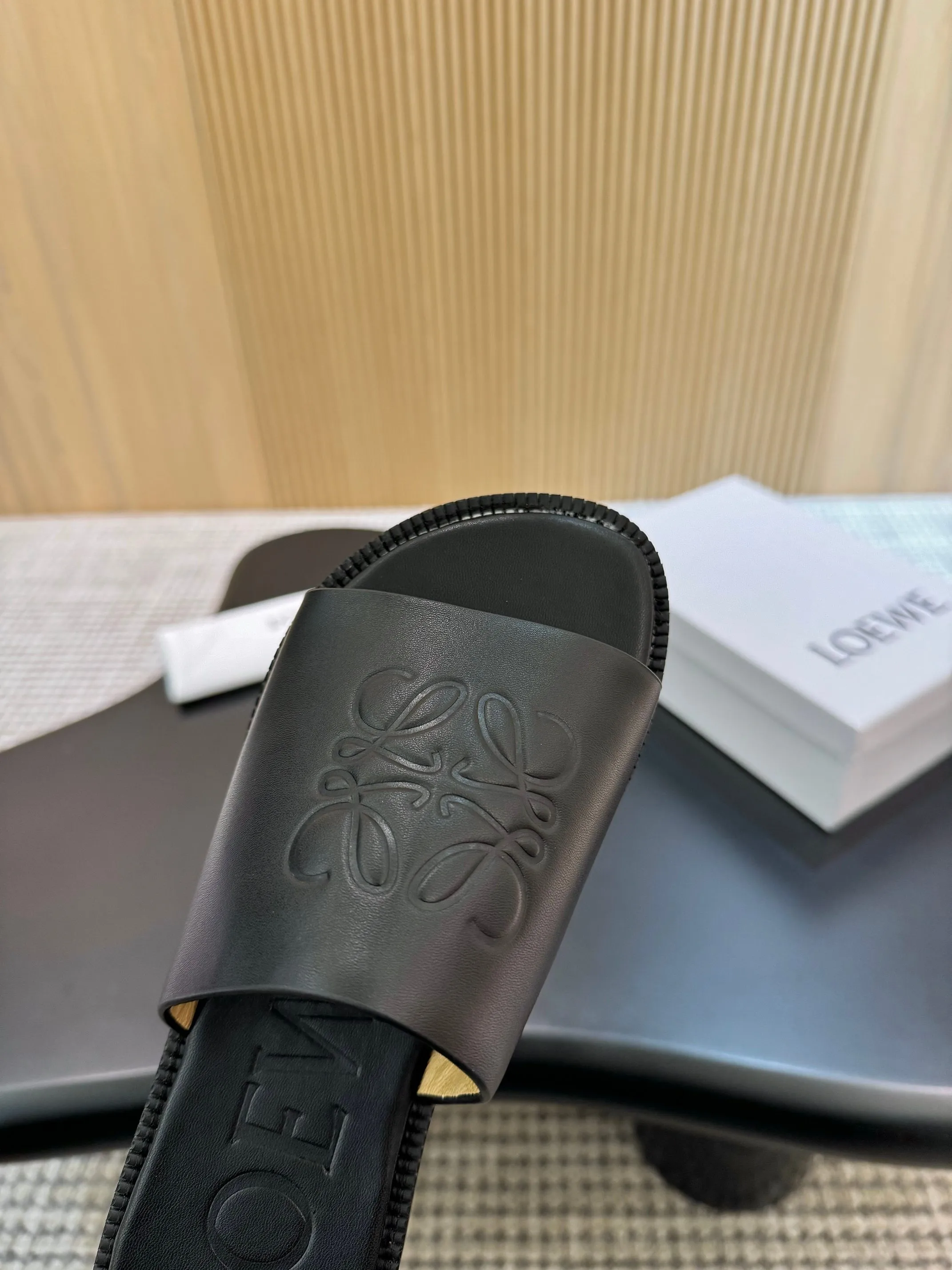 💕💕Factory direct selling price p340💕💕 Genuine leather base +40 LOEWE 25th spring and summer new style, same style for men and women, six colors to choose from. Code number:35-45